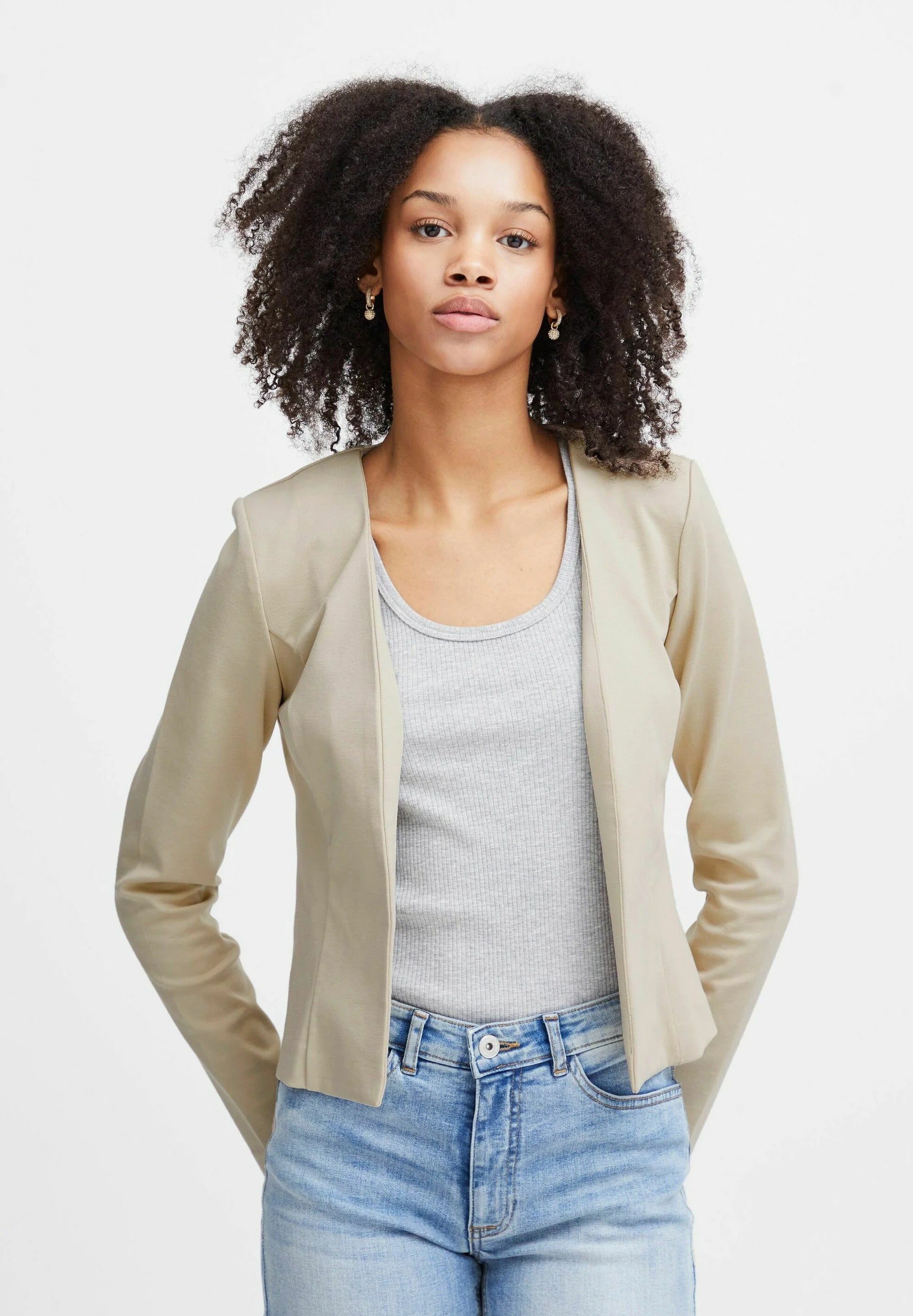 Sesia Elegant Cardigan Jacket - Soft Fabric, Structured Design, Versatile Style