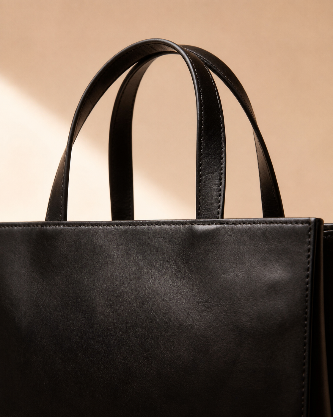 Saint Loir Structured Tote Bag — detail view
