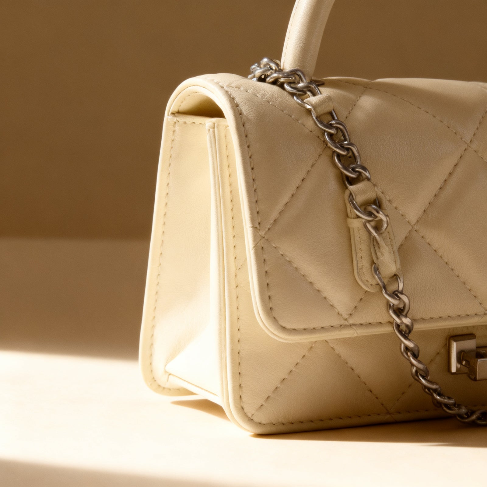The Quilted Top-Handle, exterior detail